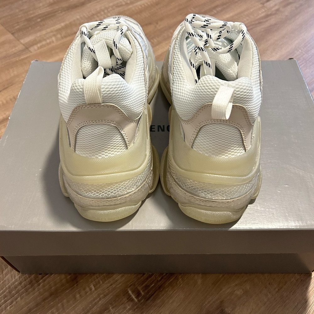 Balenciaga MEN'S TRIPLE S CLEAR SOLE SNEAKER IN WHITE(US7size) - Picture 3 of 5